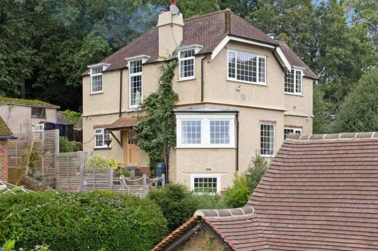 3 Bedroom Detached House for Sale in Surrey Hills Village