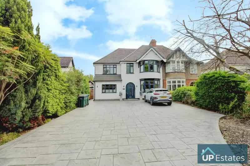 5 Bedroom Semi Detached House For Sale