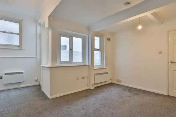 1 Bedroom Flat for Sale - Immaculate Condition, Off-Road Parking