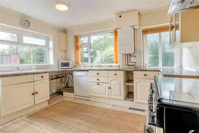 2 bed house for sale