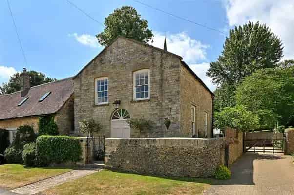 Beautifully Converted Chapel in Cotswold Village
