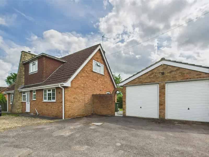 3 Bedroom Detached House in Southern Tadley