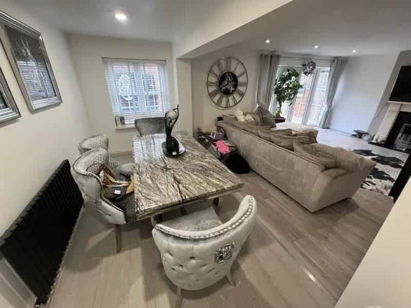 Three Bedroom Family Home Extended New Kitchen Garage Driveway