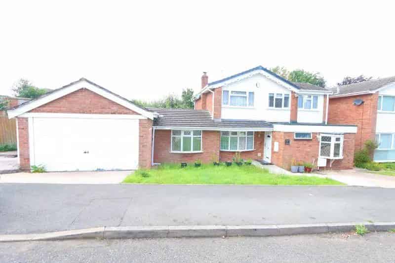 4 Bedroom Detached House for Sale in Handsworth Wood