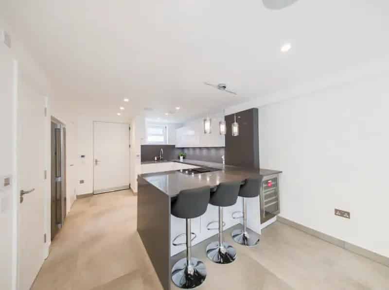 3 Bedroom Flat for Sale in Aldgate Triangle