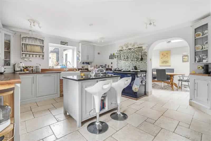 5 Bedroom Detached House Stratton Audley Triple Garage Garden