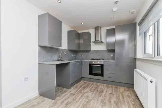 Spacious 3-Bedroom Flat for Sale in Glasgow G32