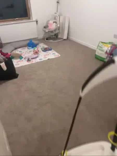 2 Bed Ground Floor Flat with Garden and Parking - Close to Stations