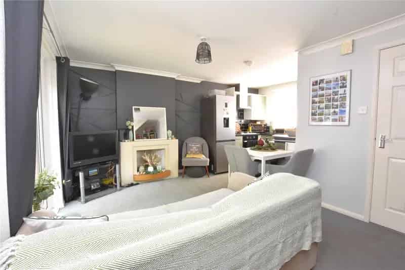 2-Bed Modern House in Colton Village - Commuters Dream