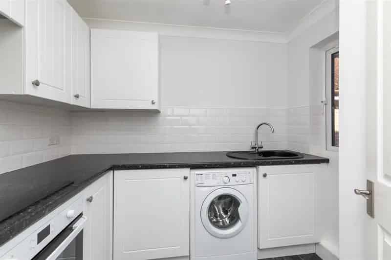 1 Bedroom Apartment Brighton Allocated Parking Communal Garden
