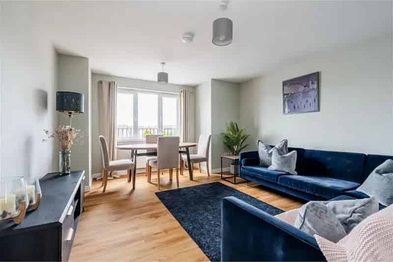 2 Bed Flat Second Floor 1 Reception Room Modern Amenities Transport Links
