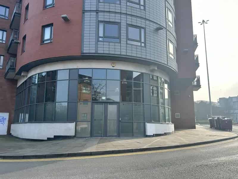 4116 sq ft Refurbished Office Unit 15 Parking Spaces Long Lease