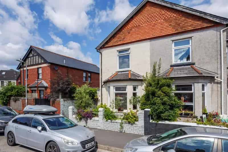 3 Bedroom Semi Detached House For Sale Llandaff North