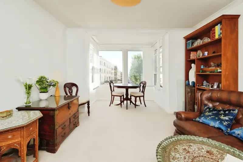 Sea View Hove Apartment - 2 Beds, 2 Baths, Garage
