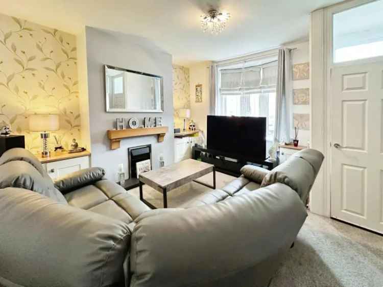 2 Bedroom House For Sale 948 SQ FT Modern Kitchen Private Garden