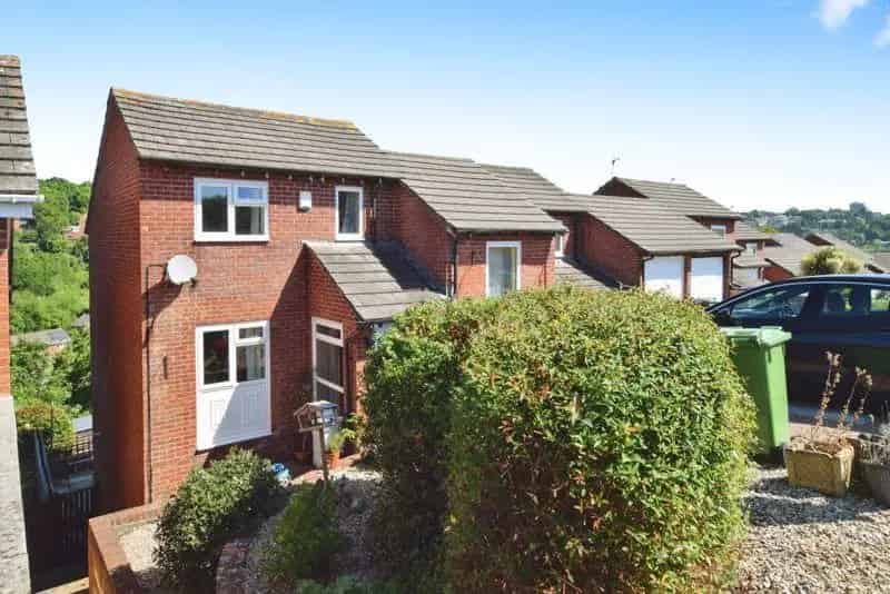 4 Bedroom End Terrace House for Sale