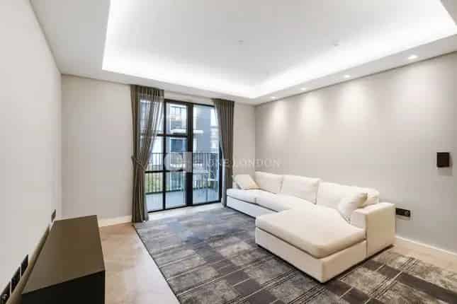 Flat for sale in Cleveland Street, Fitzovia, London W1T
