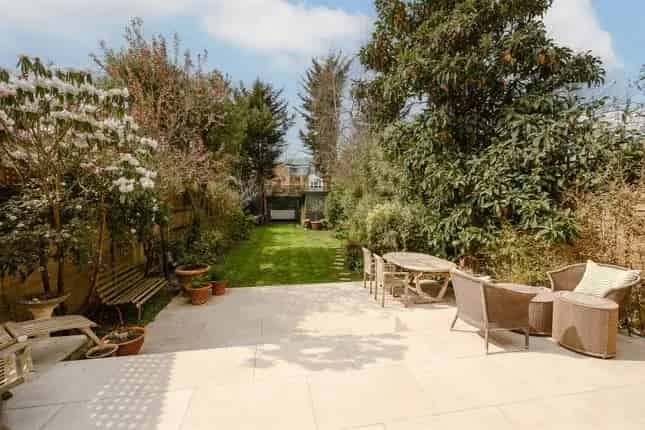 Semi Detached House for Sale in West Wimbledon