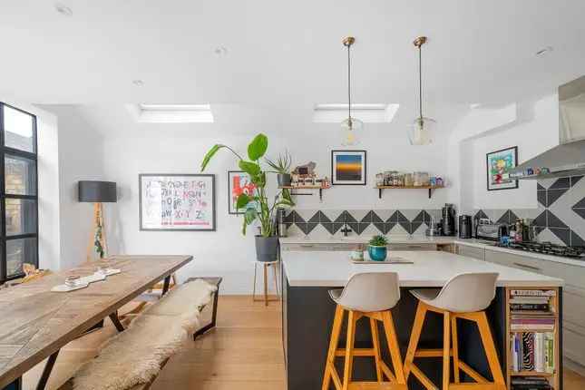 Four Bedroom Family Home Clapham Old Town