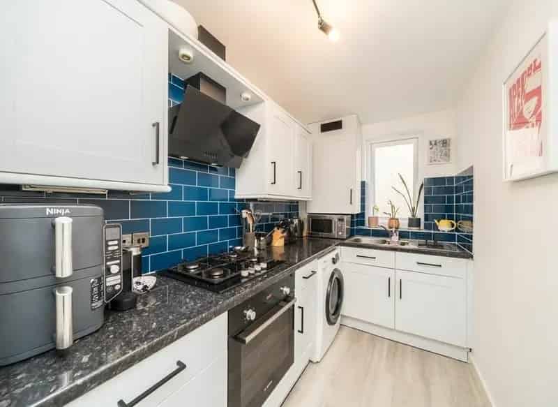 Wimbledon Victorian Conversion One Bedroom Flat  Freehold Share Garage