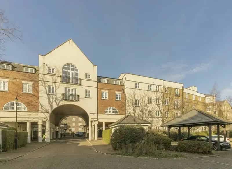Flat For Sale , London, England