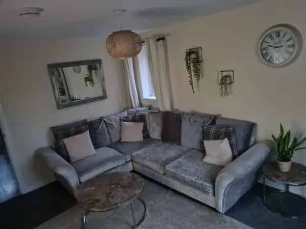 2 Bedroom End Terrace House 2 Parking Spaces