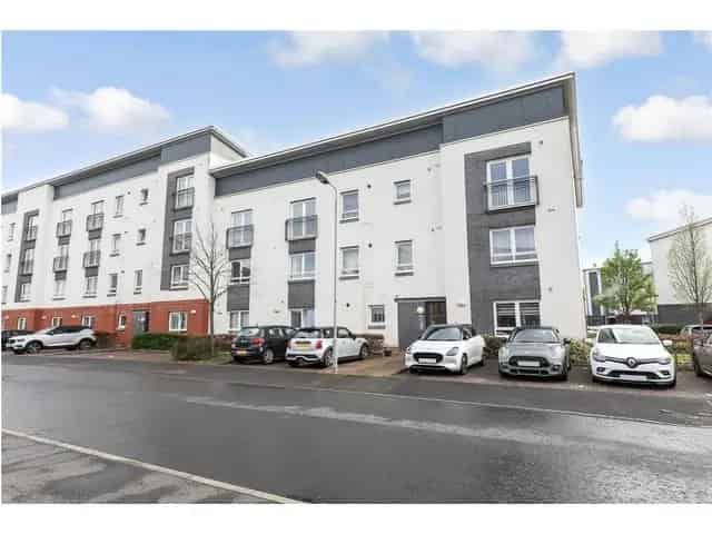 2 Bedroom Flat for Sale in Ferry Village