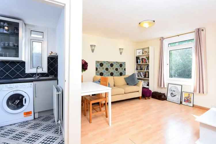 Spacious One Bedroom Flat West Hampstead Communal Gardens