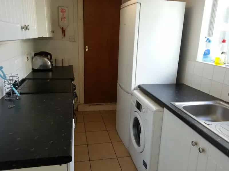 5 Bedroom House Near Lewes Road - Zero Deposit Available