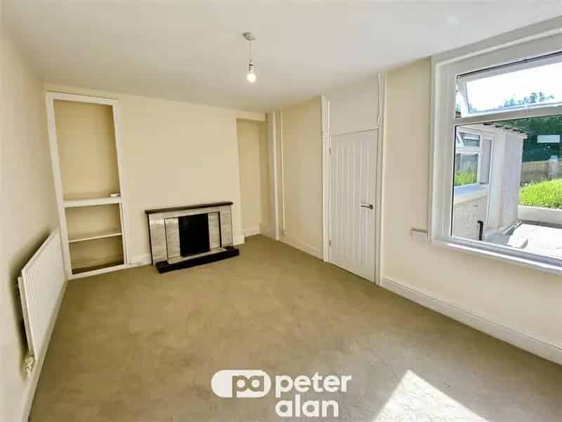 3 Bedroom Terraced House To Let