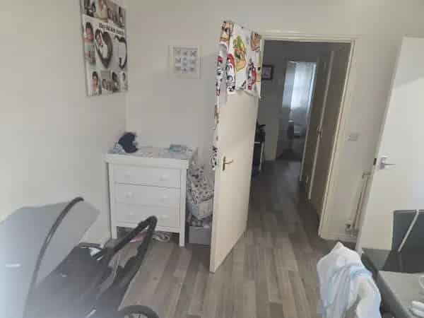2 Bedroom Flat with Garden Deepcut - Family Home