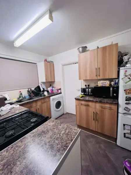 Flat For Rent in Three Rivers, England