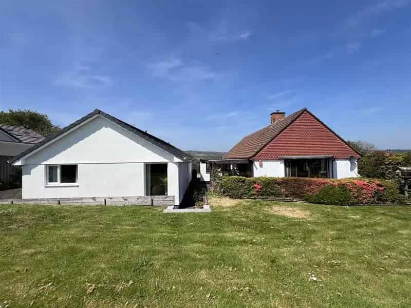 5 Bedroom Detached Bungalow for Sale in Carlyon Bay
