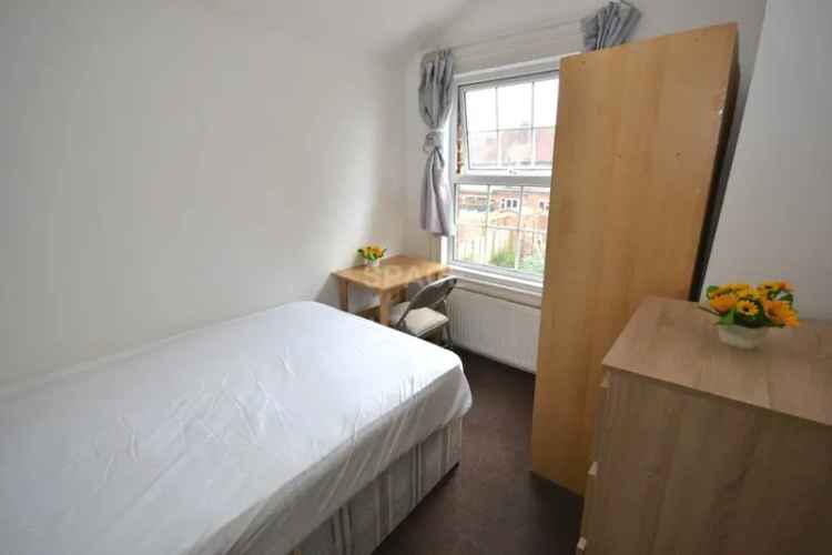 6 Bedroom Student House Share Near Reading University