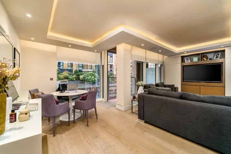 2 Bedroom Flat for Sale in Chelsea Creek