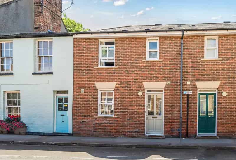 3 Bedroom House for Sale Driveway Parking End of Chain