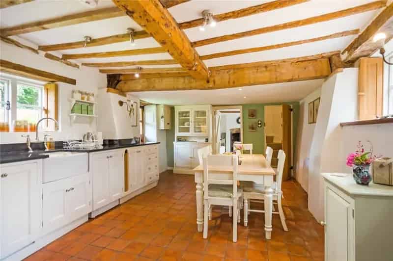 3 Bedroom Detached Thatch Cottage West Overton Wiltshire