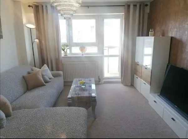 Flat For Rent in Borough of Runnymede, England