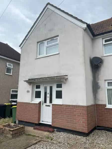 Lovely Quiet Street Home with Big Garden and Lake Access