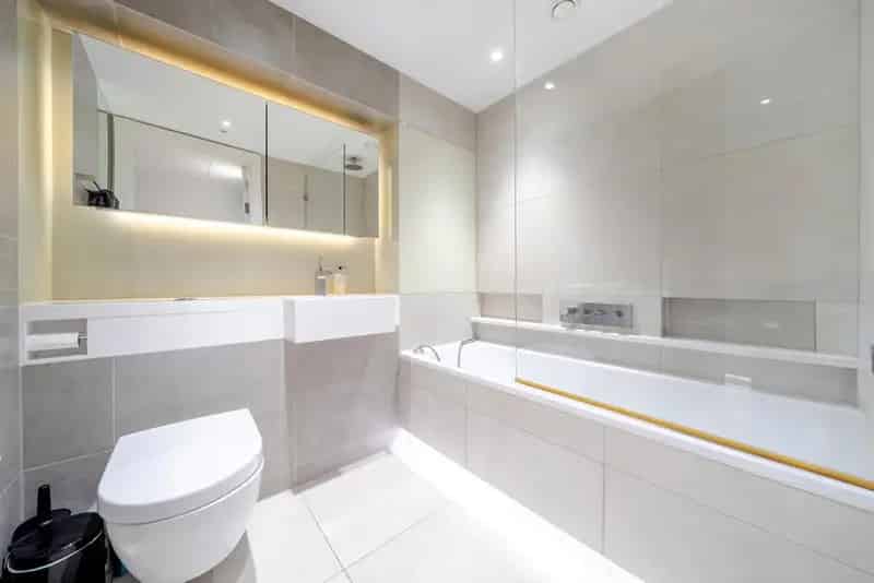 2 Bedroom Modern Riverside Apartment near Battersea Power Station