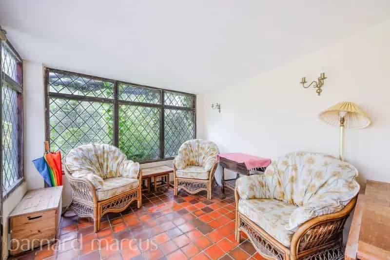 Detached Chalet Bungalow near Epsom Downs Racecourse