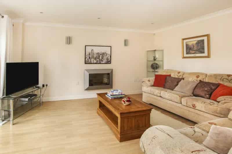3 Bedroom Detached House For Sale Hockliffe
