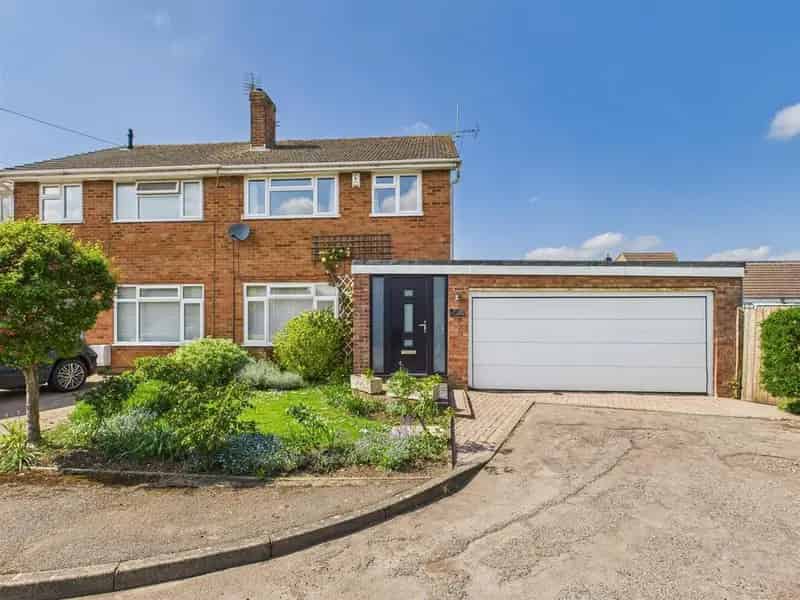 3 Bedroom Semi Detached House For Sale