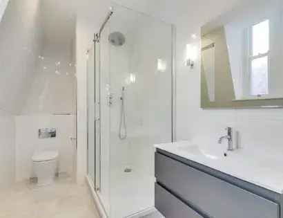 Luxury 3-Bedroom Hyde Park Apartment