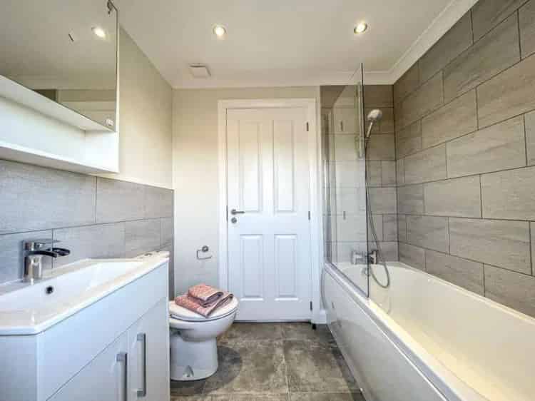 2 Bed 2 Bath Fully Furnished Park Home for Sale