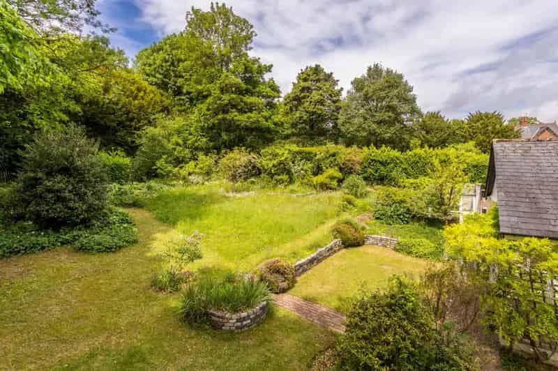 5 Bedroom Detached House for Sale in Surrey