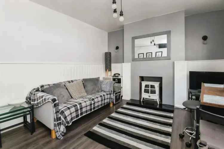 Charming Bampton Townhouse Three Floors Fireplace En-suite Parking