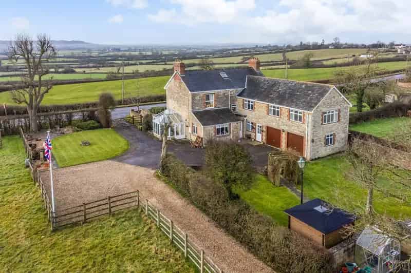 6 Bedroom Detached House with Studio and Extensive Outbuildings