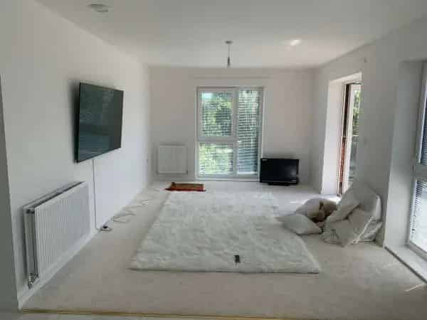 2-Bedroom Flat with Balcony and Storage - Modern and Clean