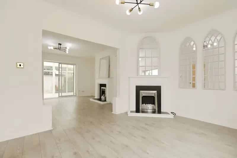3 Bedroom Semi-Detached House with Conservatory and Garage